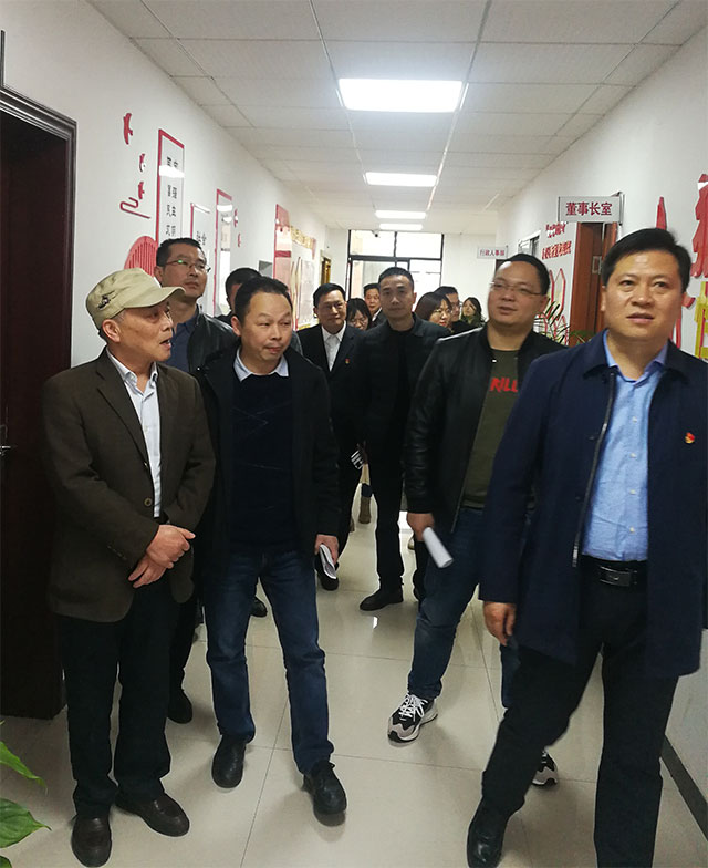 市兩新工委考察長(zhǎng)鑫公司黨建工作2 市兩新工委考察長(zhǎng)鑫公司黨建工作2